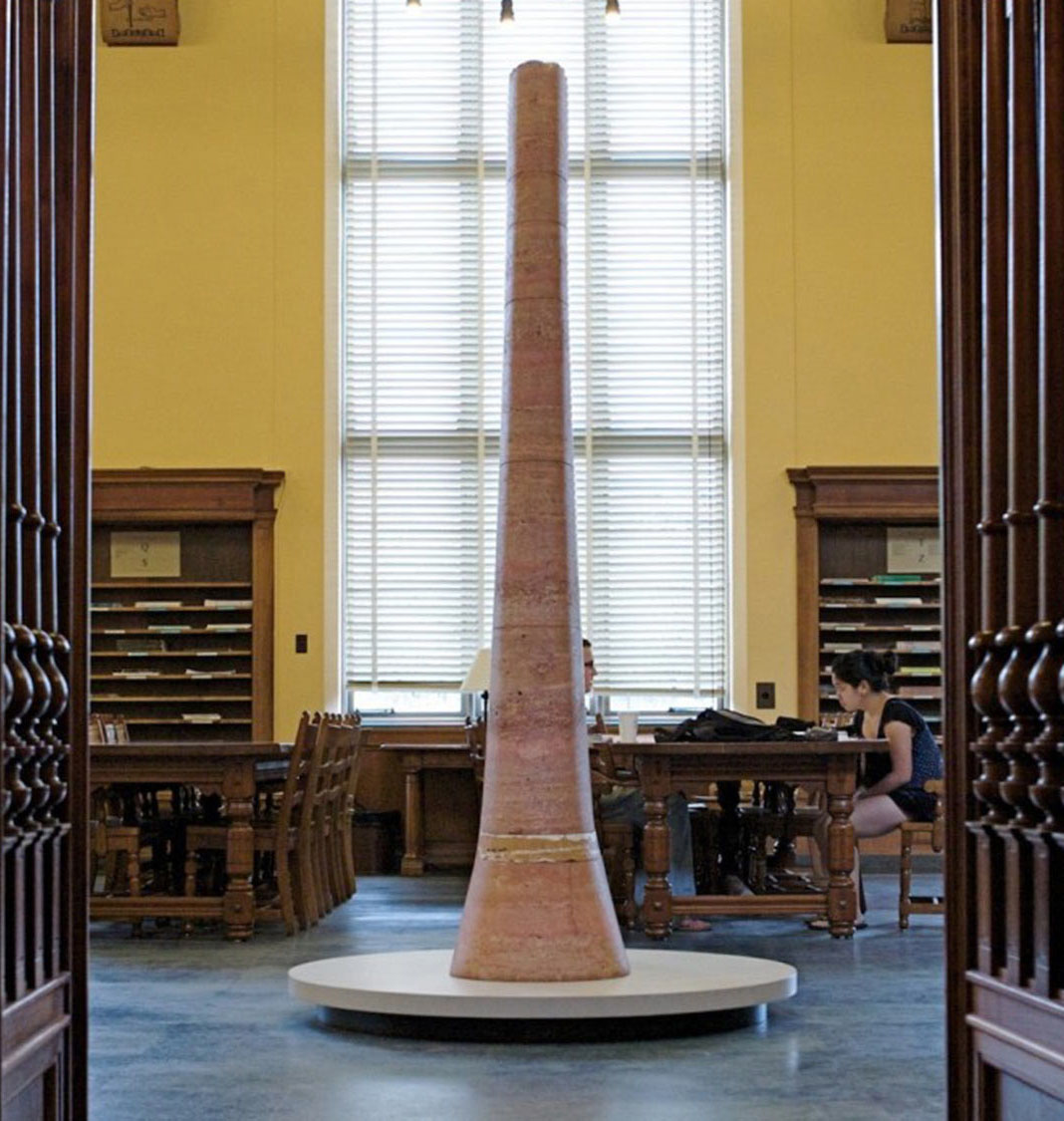 Geometricly designed scuplture representing nature
